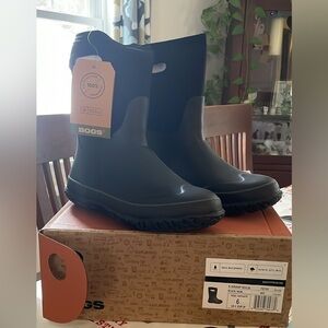 Bogs Winter Boots, Kids size 6, NWT